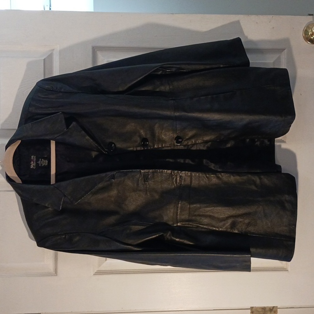 Men's Black, lightweight, soft leather coat Style & Co size L, 33" Tall